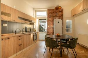 Spacious city flat with courtyard