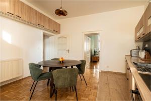 Spacious city flat with courtyard