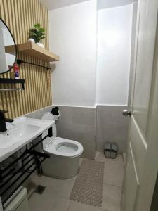 Grand Residences Newly Renovated Studio Unit - Walking distance to IT Park