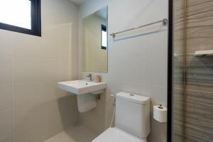 Spacious 2BR Bangkok - Pool, Gym,Coworking-20m BTS