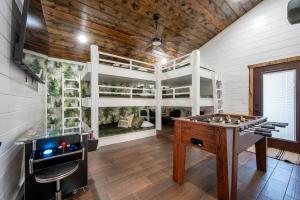 Spa Game Room Sunset Views 5BR Cabin