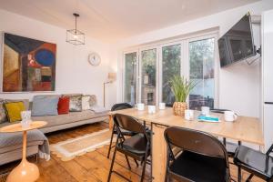 4 double bedroom home with garden in London