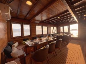 Sundari Voyages by Archipelago Reserve Diving Photography