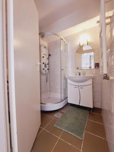 Pensiunea Rock and Red