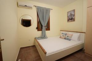 Golden Beach, Gerakini