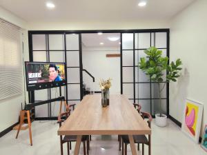 200m to MRT Private 3BR Home for 8