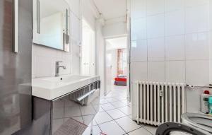 LIMOGES, parkingS privés, à 10mn A20etRN141,naufragés de la route ,mini leclerc, !