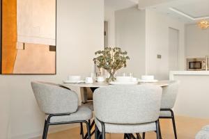 FIRST CLASS 1BR Elegance Near Burj Khalifa