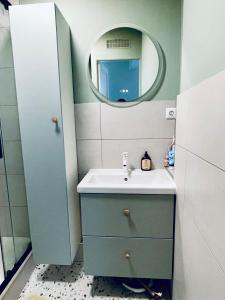 Cosy Room in Old Paris