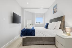 Heart of Brentwood - 1 Bed - Underground Parking - Fast Wifi