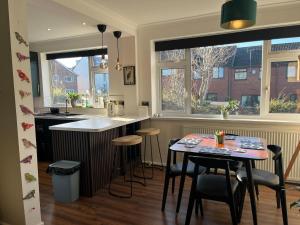 A Modern Classic 2 bed apartment by Graves Park