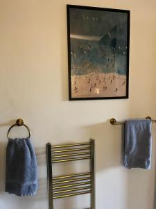 A Modern Classic 2 bed apartment by Graves Park