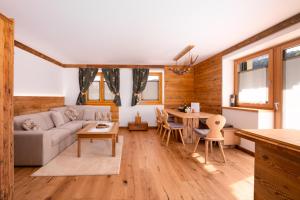 Arga' New Alpine Design Apartment Central & Scenic Views