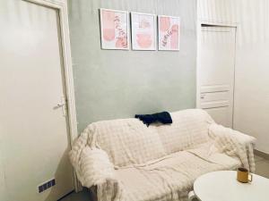 Cosy Room in Old Paris