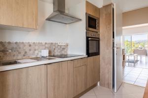 Bright cocoon with sea views