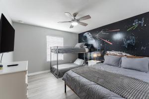 Four Bedroom Private Pool Townhome, near Disney