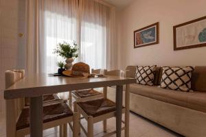 Great flat close to the beach with garden