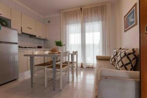 Great flat close to the beach with garden