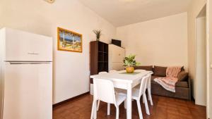 Bright flat in residence with pool - Beahost