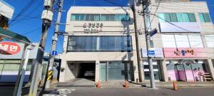 SisuHouse 3F - 45 seconds from Waegwan Station