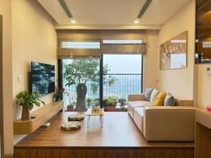 H1 Apartment 2305A Two Bedroom Ecopark