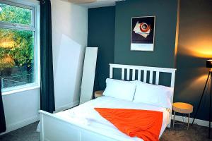 3-Bedroom House Close to City Centre and M5 with Garden and Parking