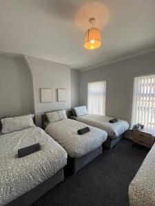 4BR Modern & Stylish, Contractors, Parking