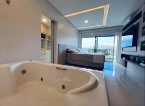 Espetacular casa com elevador e piscina