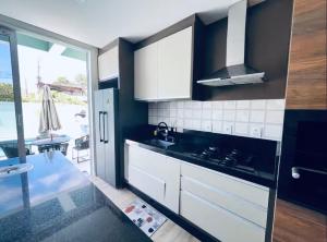 Espetacular casa com elevador e piscina