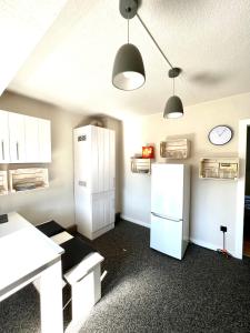 Duisburg FeelHome, Flughafen nah,2-Schlafzimmer, Badewanne, Zentral, WiFi, Top Floor