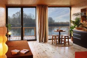 Domy na wodzie - Cabins on the river