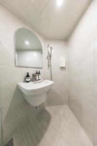 Staymode-Economy Quadruple