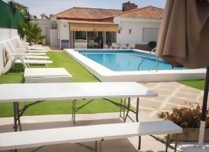 Chalet de Lujo con Piscina Privada cerca de Sevilla