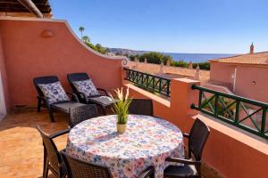 Casadaluz 86 - Porto dona Maria casa do mar , 2 bedrooms , Amazing sea view , salt water pool , wifi