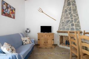 Apartamentos con piscina compartida WIFI y parking