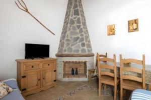 Apartamentos con piscina compartida WIFI y parking