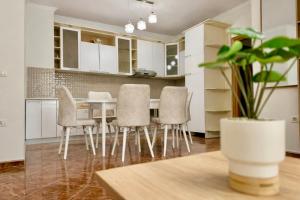 Tirana Central Apartment - Free Parking - Balcony