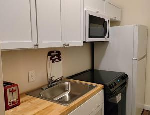 Nice&comfy 1BR apt, 1st fl, near T, free parking