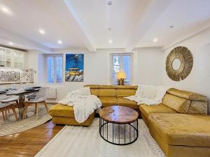 Chamonix Hyper centre . terrasse vue mont blanc . parking