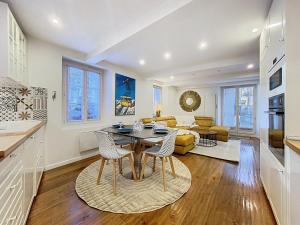 Chamonix Hyper centre . terrasse vue mont blanc . parking