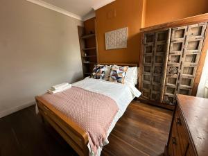 Serene Moroccan - Inspired Retreat in Classic Kensal Green