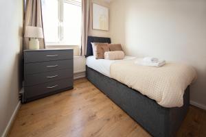 LONDON LIVING 4 Bedroom Apartment near Notting Hill!