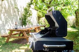 Maison de vacances au calme, piscine, clim, en forêt, Fontainebleau