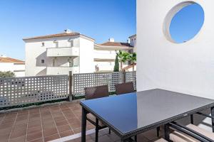 JM2B2 - Modern 2 Bed apt with amazing sea views