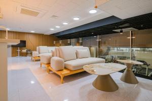 Gangnam Seolleung 5min, New Premium 2BR, 2 Queens, Rooftop, Gym