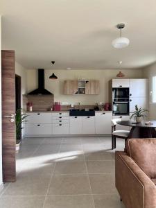 La cahuete Maison neuve, borne électrique, terrain de boules, jardin clos privé