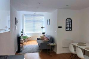 1 Bed Apartment by Brookland Stays Serviced Accommodation Short Lets Hemel Hempstead with Free WiFi