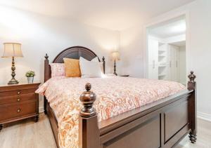 2 bedroom apartment-2 free parking -14 min to Pearson airport