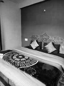 Non Stop Cafe Hostel & Stay