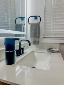 Pleasant 2bdrm 2ba mins to Downtown